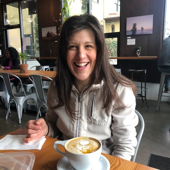 Meet your Posher, Nicole - Picture 1 of 2